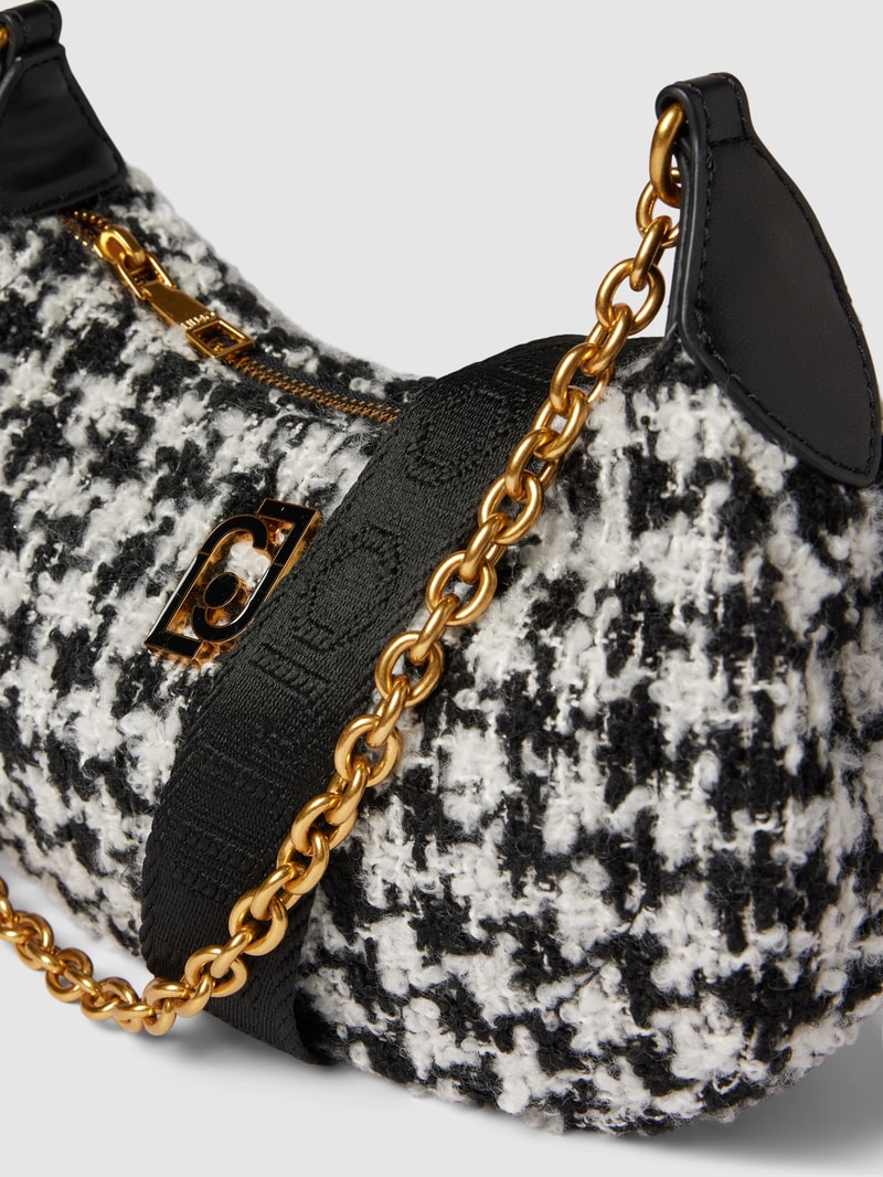Pochette mit abnehmbarem Schulterriemen in schwarz