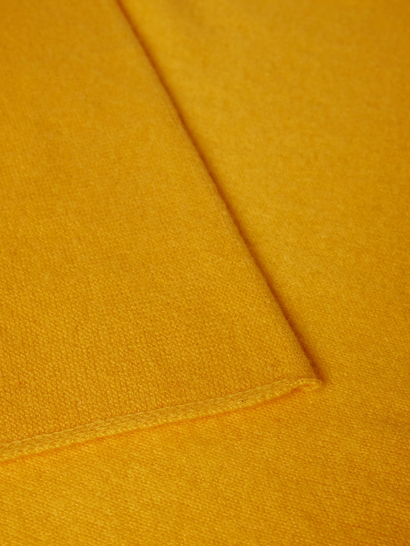 Strickschal aus Kaschmir in messing