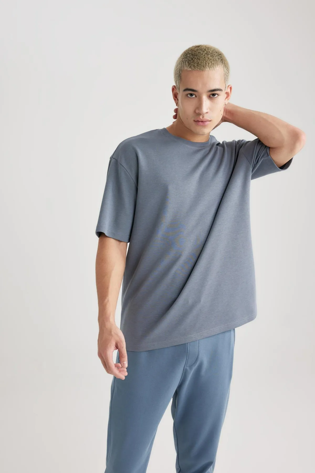 DeFacto  Kurzarm-Basic-T-Shirt aus schwerem Stoff mit Rundhalsausschnitt in Oversize-Passform X3926az24sp