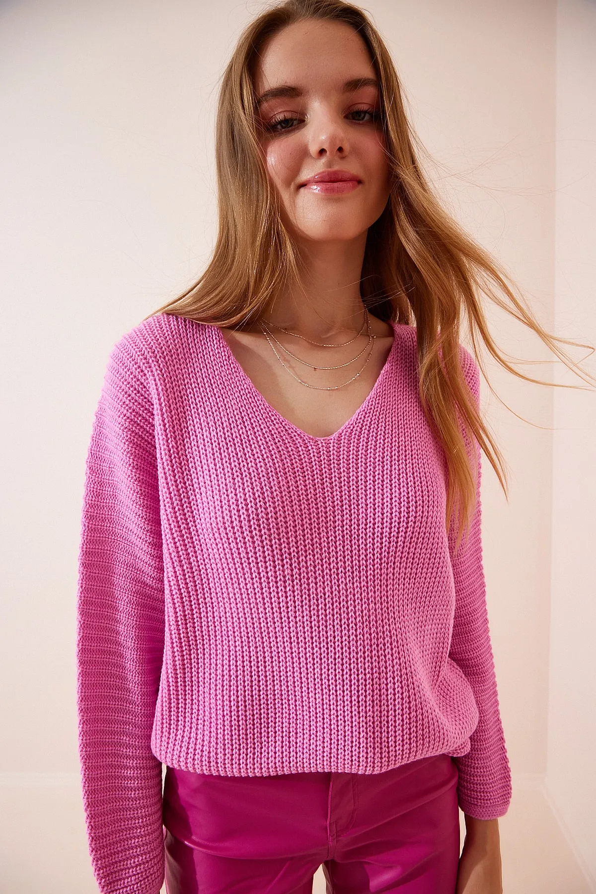 Happiness İstanbul  Rosafarbenes Thessaloniki-Strick-Sweatshirt mit V-Ausschnitt für Damen in Übergröße ZA00059