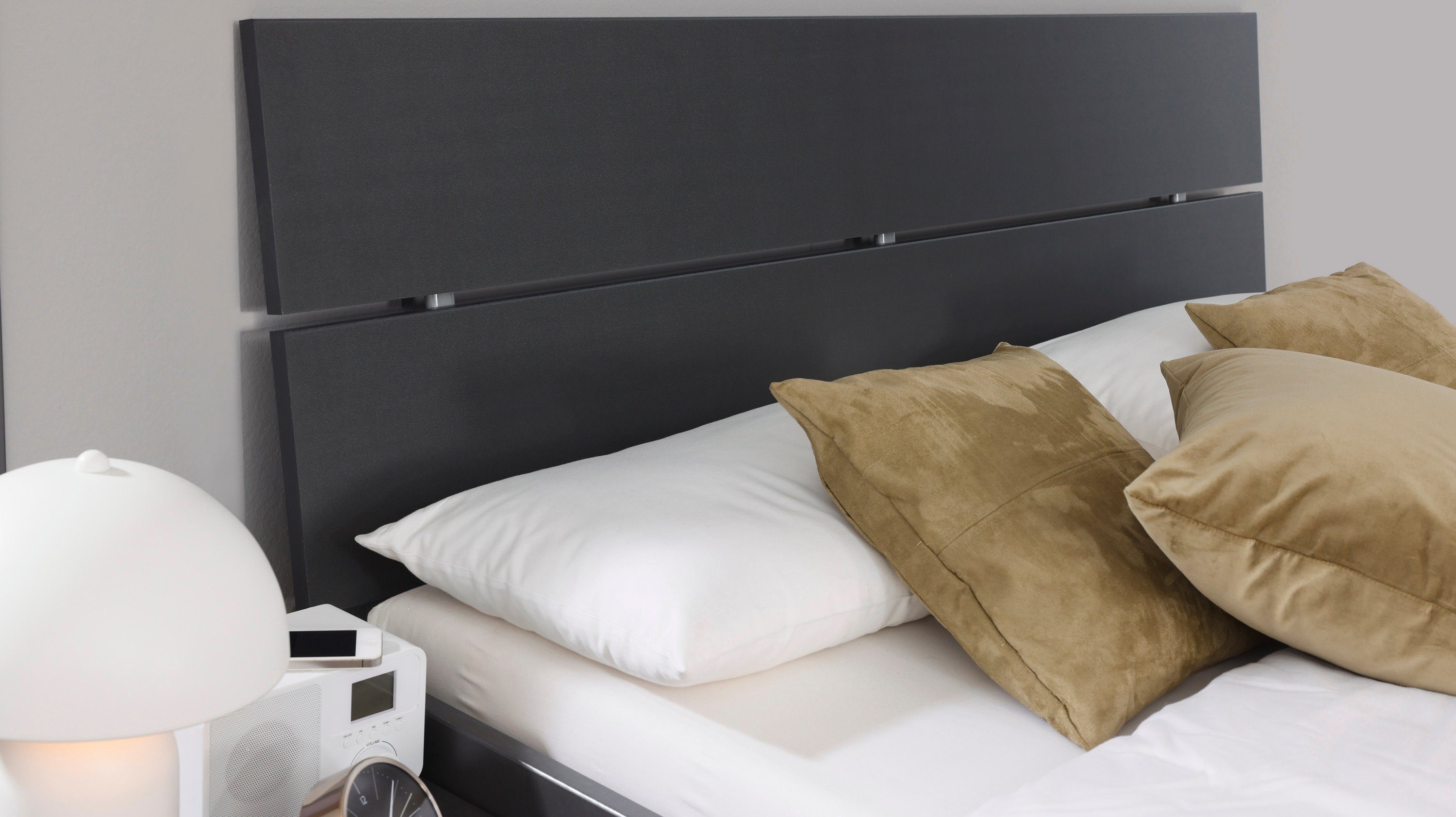 rauch Schlafzimmer-Set Challenger, Schrank in 2 Breiten, Bett in 3 Breiten und 2 Nachttische