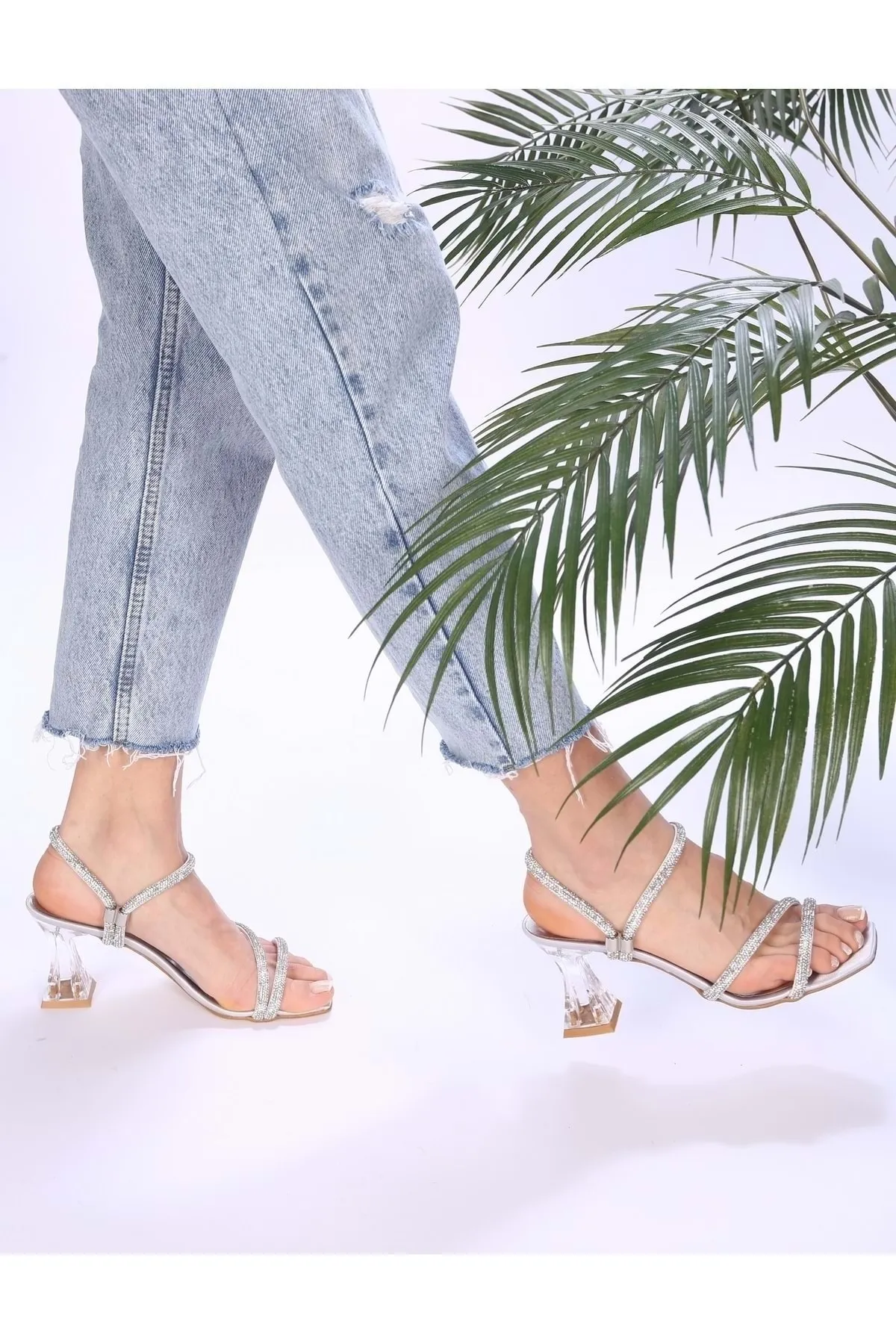 Shoeberry  Teyna Silver Satin Ribbed Stone Heeled Hausschuhe und Schuhe für Damen