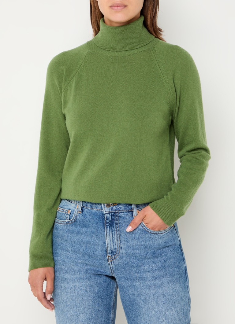 Pulover cu guler înalt Benetton confecționat din material fin tricotat cu o notă de cașmir.