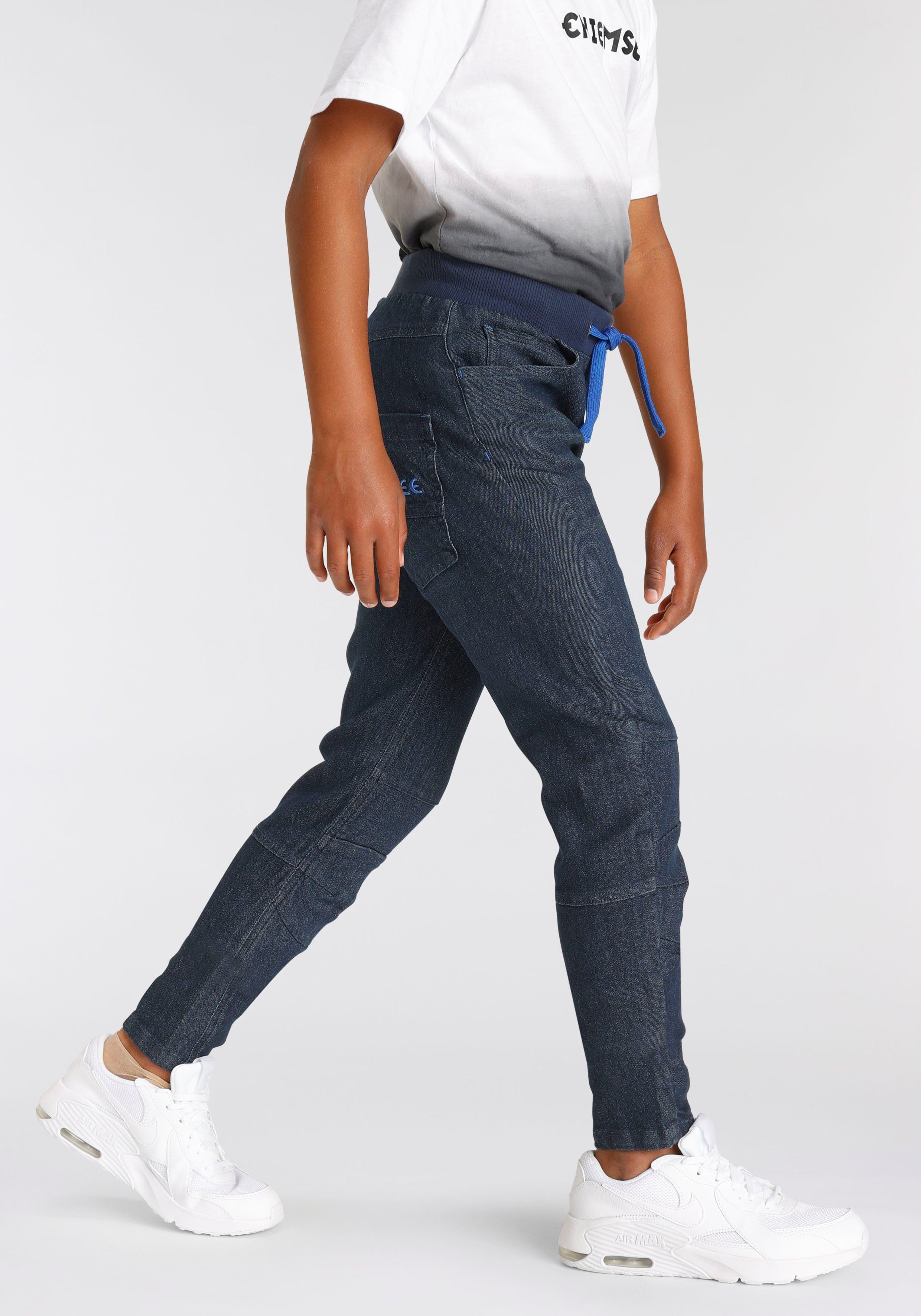 Chiemsee Schlupfjeans mit Teilungsnähten und schmalem Bein