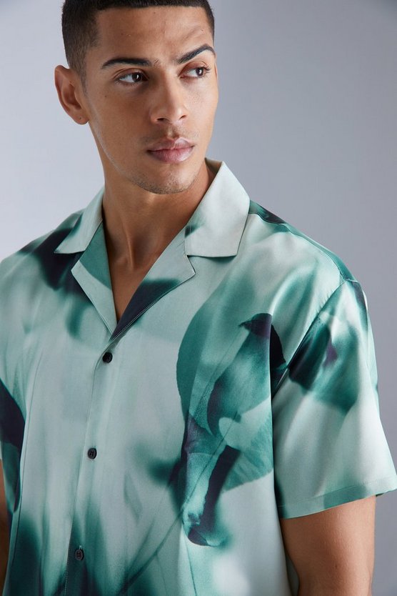Kurzärmliges Oversize Satin-Hemd