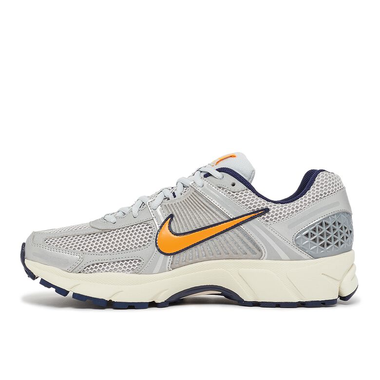 NIKE Zoom Vomero 5 