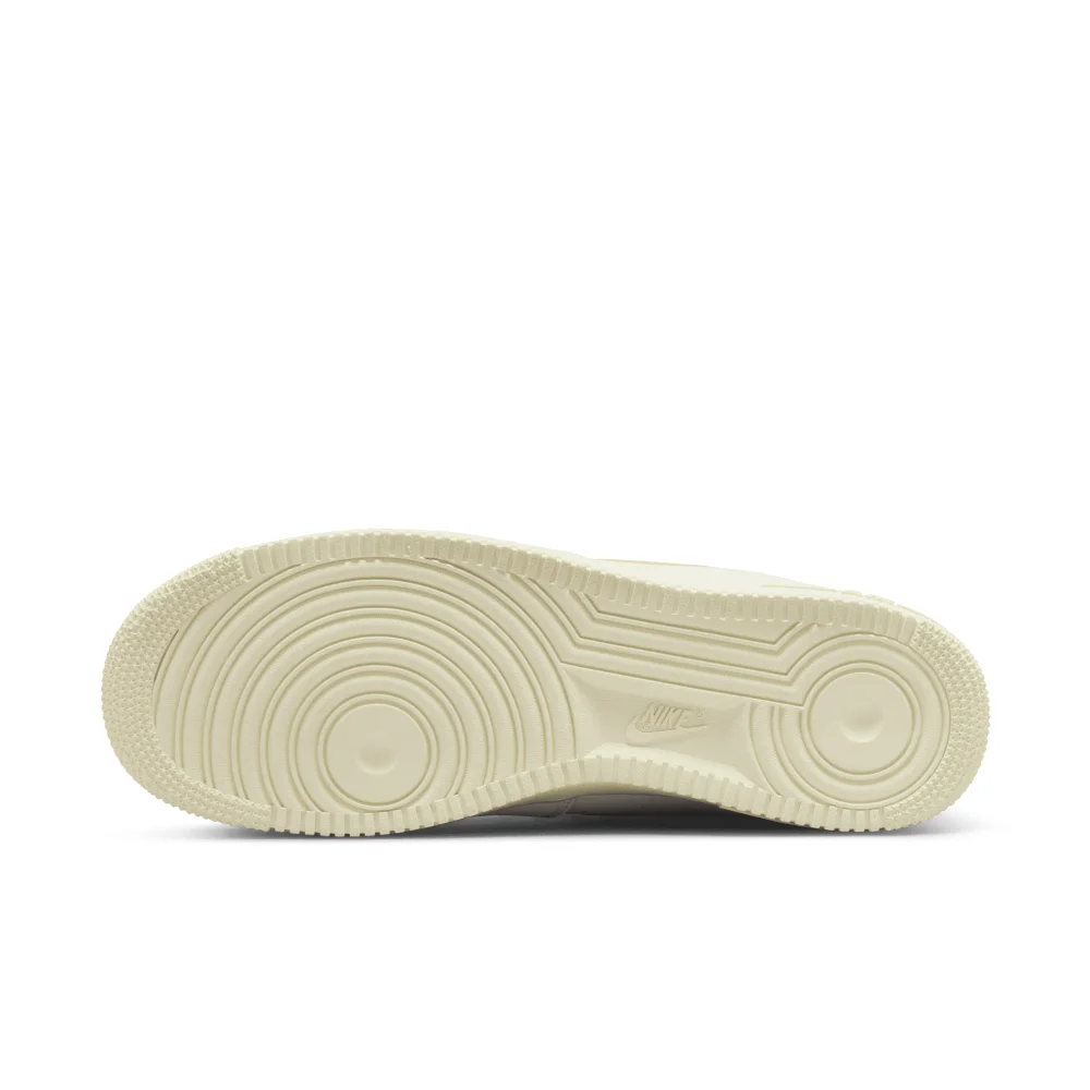 Nike Air Force 1 07 LX DC8894-100 / weiss
