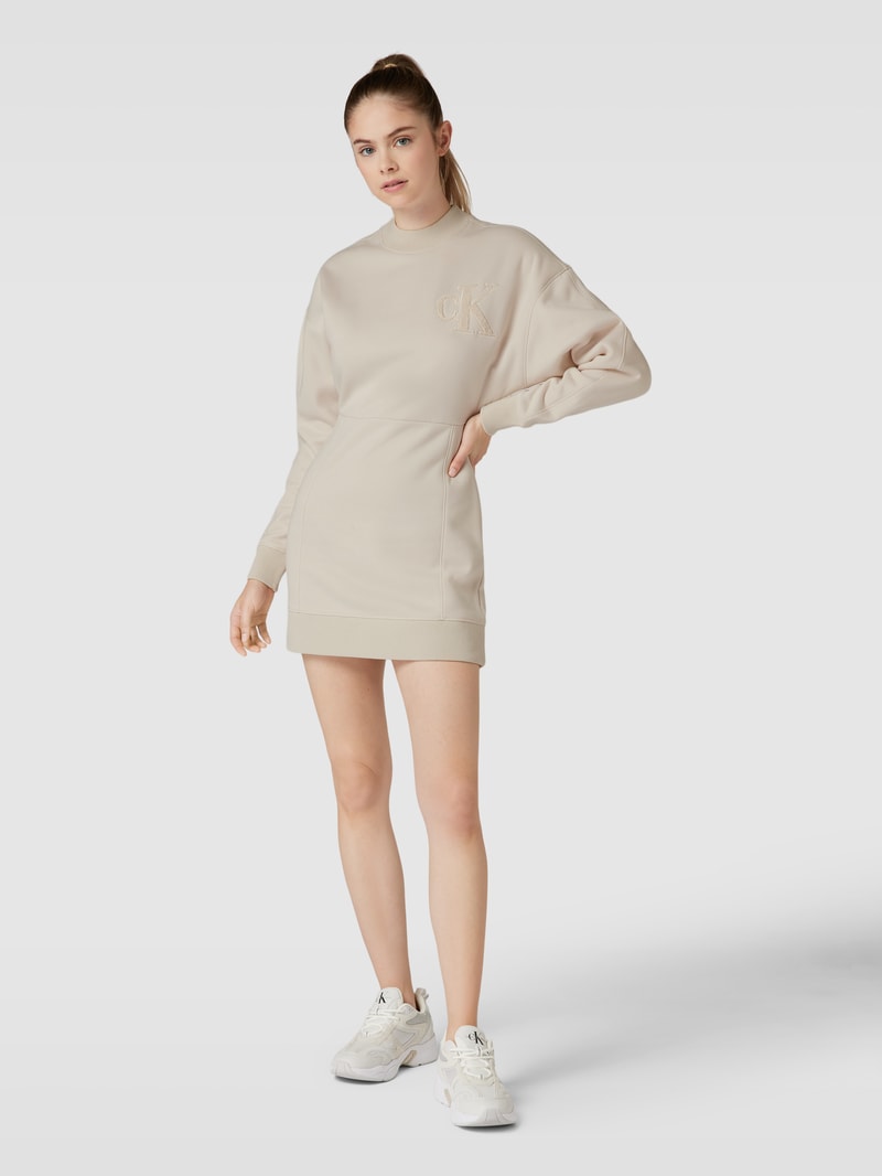 Sweatkleid mit Label-Detail Modell 'CHENILLE' in beige