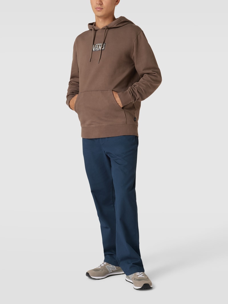 Hose mit Label-Patch in dunkelblau