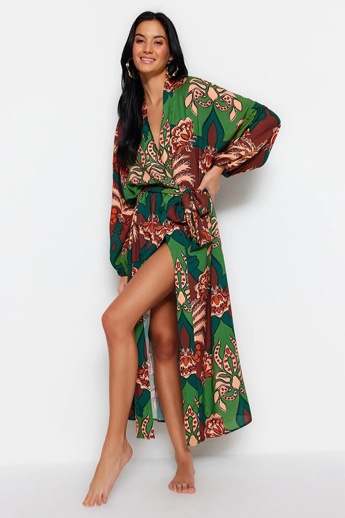 Trendyol Collection  Tropisch gemusterter Maxi-Kimono und Kaftan aus 100 % Baumwolle mit Gürtel TBESS23KM00057