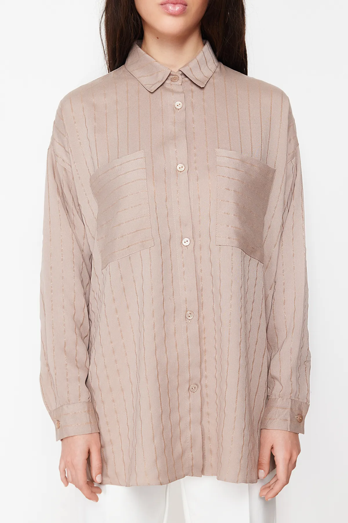 Trendyol Modest  Beige gestreiftes, gewebtes Hemd mit Glitzer TCTSS24TG00049