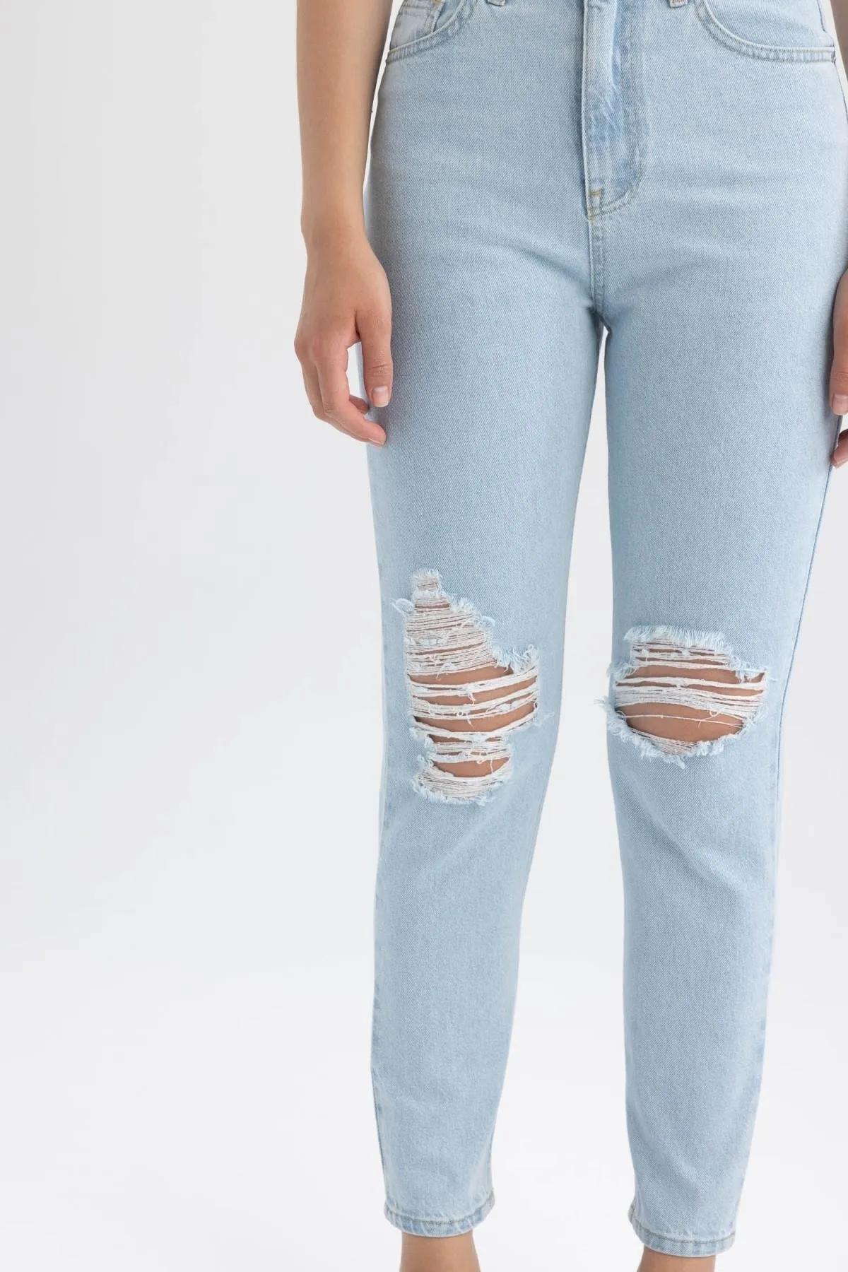 DeFacto  Lina Comfort Fit, hohe Taille, entspannte Passform, leichte, schmale Beinlänge, detaillierte knöchellange Jeanshose mit Rissen