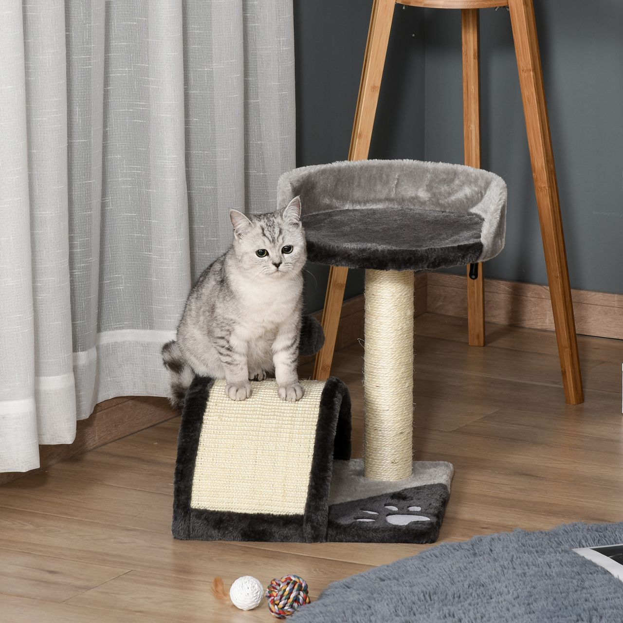PawHut Kratzbaum Katzenbaum mit Spielbällen Sisalseil-Kratzstangen Grau