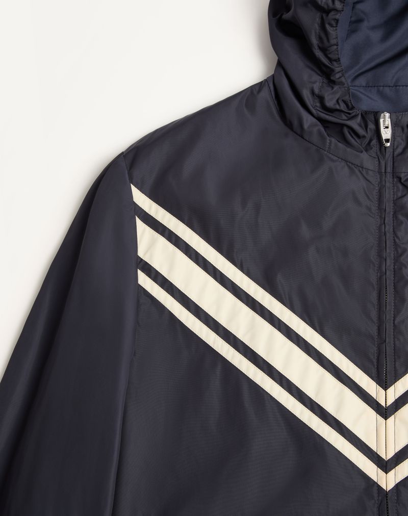 Valentino lichtgewicht nylon windjack met capuchon en ingelegde V-vormige details