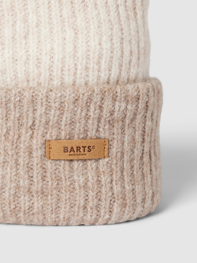 Beanie mit Label-Detail Modell 'Arlenas' in offwhite