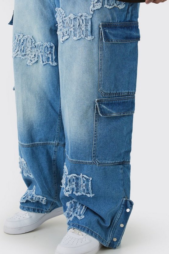 Plus lockere Cargo-Jeans mit Bm-Applikation und Taschen