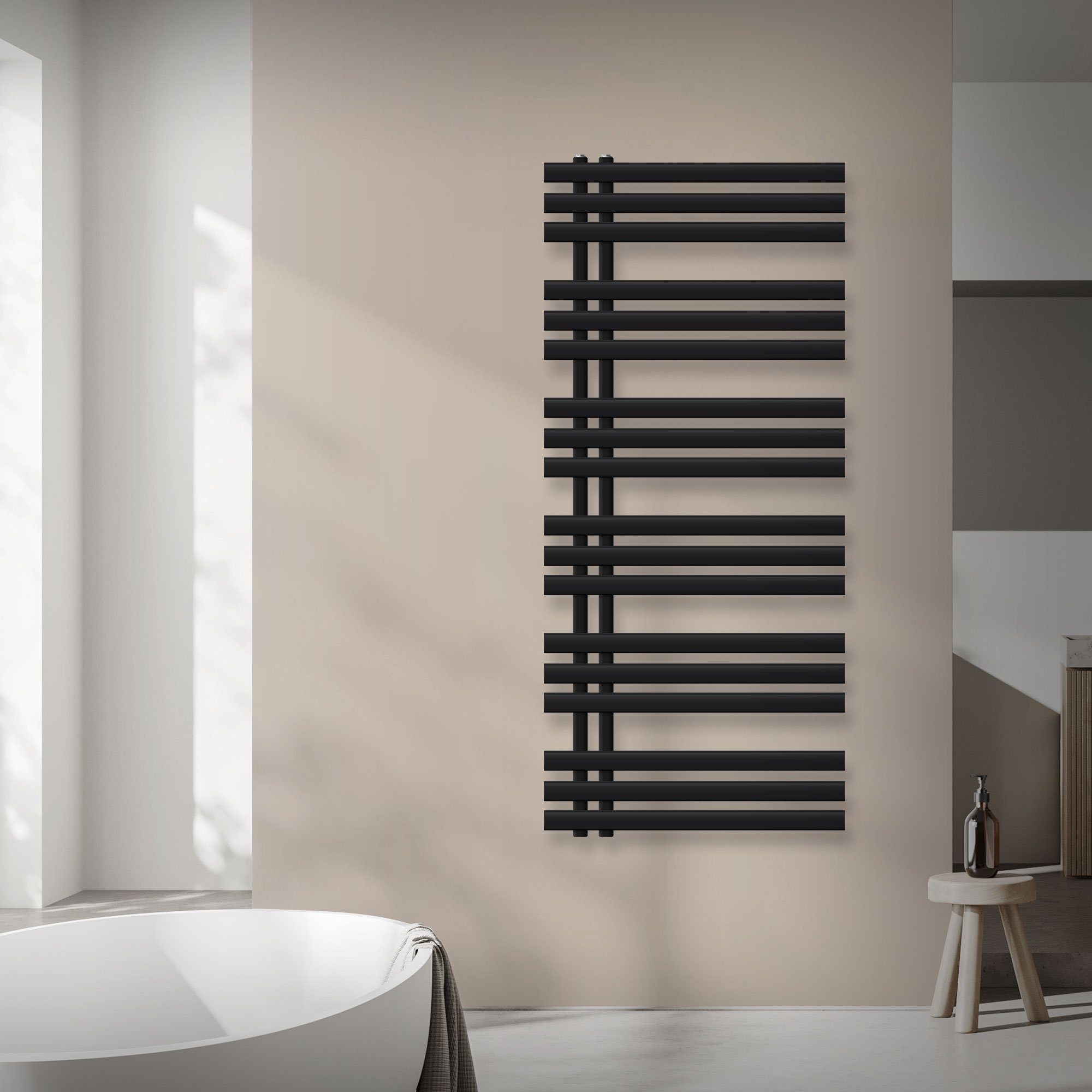 LuxeBath Badheizkörper Designheizkörper Badheizkörper IronEM Paneelheizkörper Flachheizkörper, Schwarz matt 600x1400mm inkl. Montage-Set