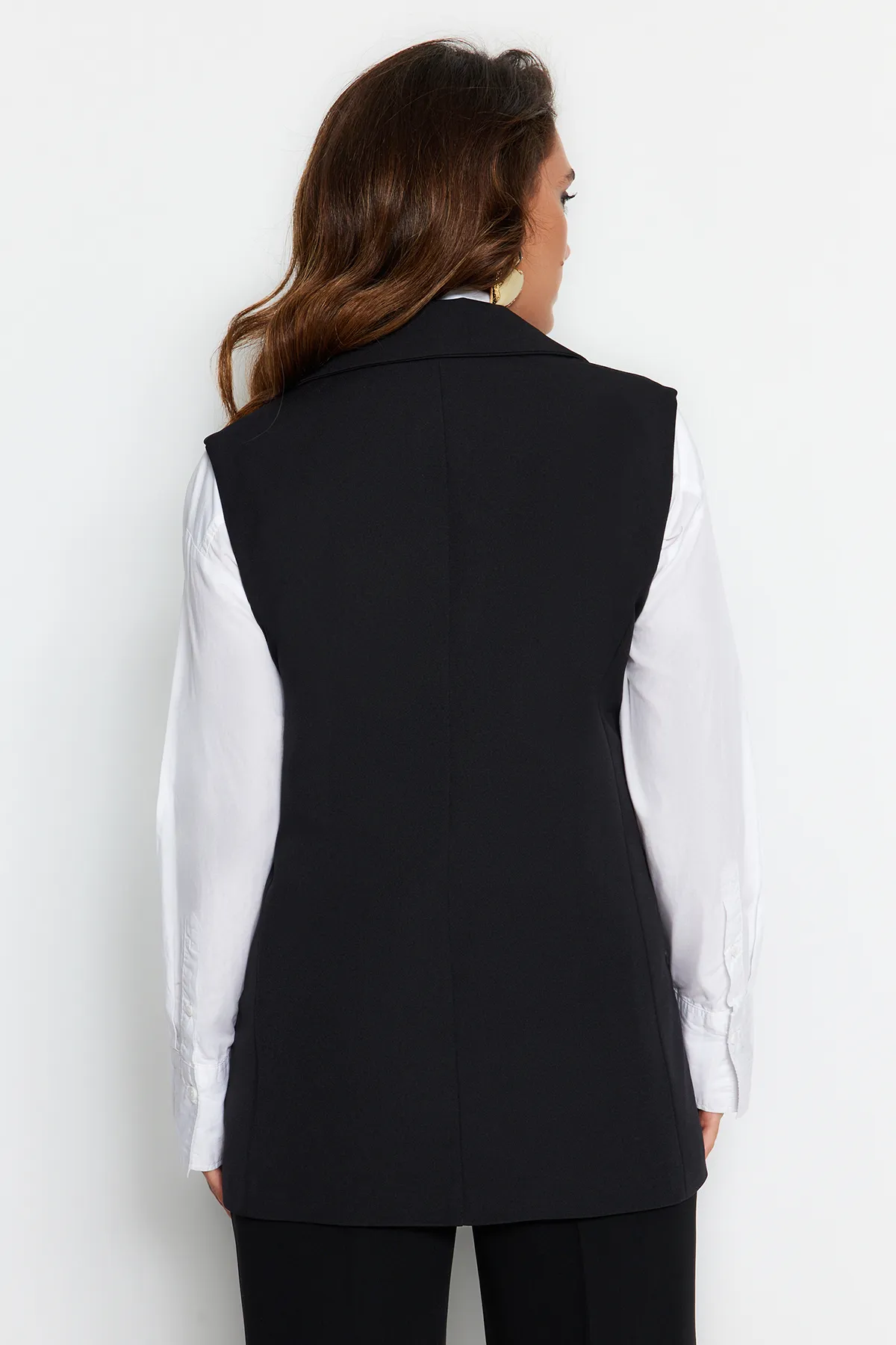 Trendyol Modest  Schwarz gefütterte Weste aus gewebtem Finike-Stoff mit einem Knopf TCTAW24YL00017