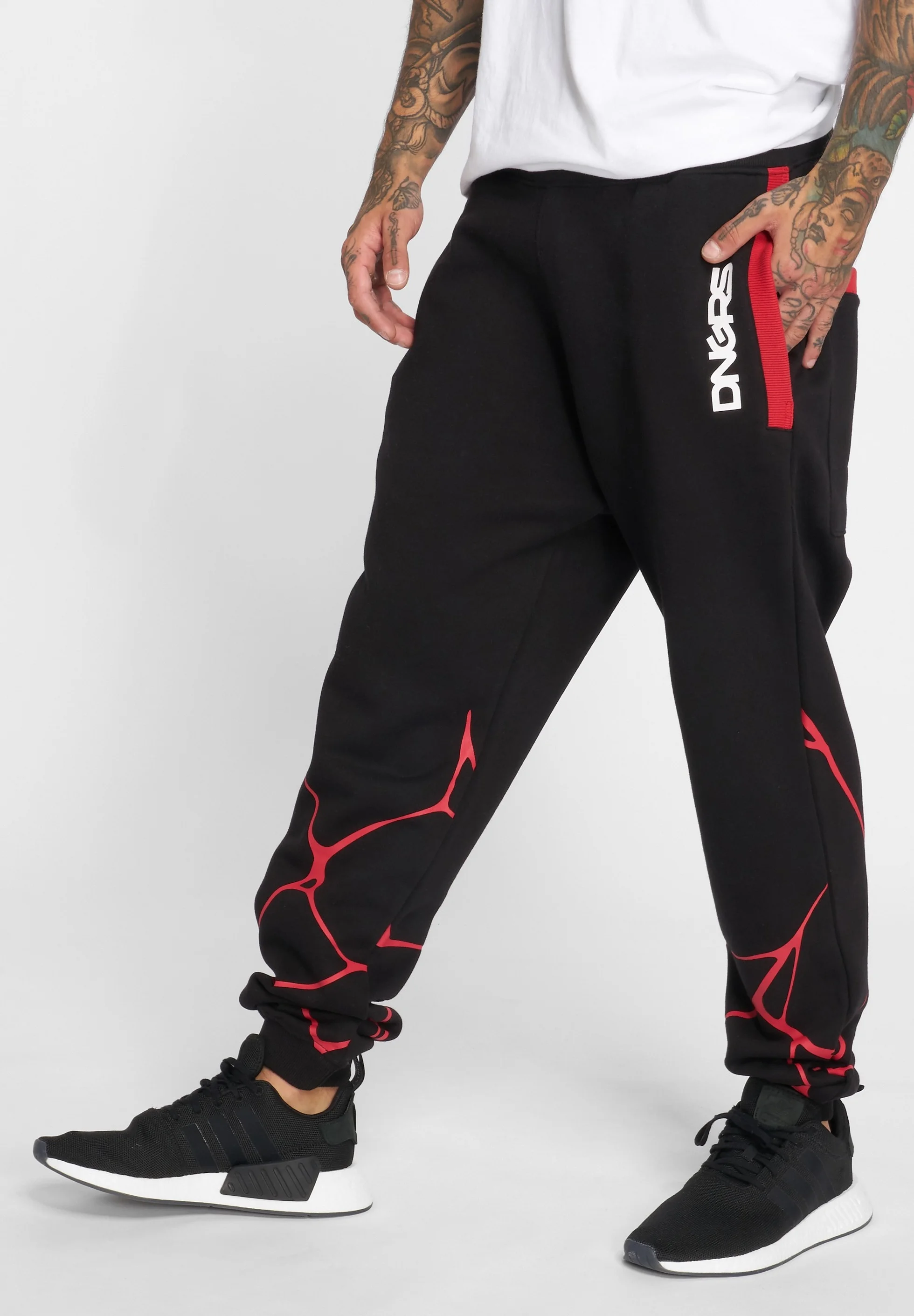Pantalones deportivos peligrosos DNGRS