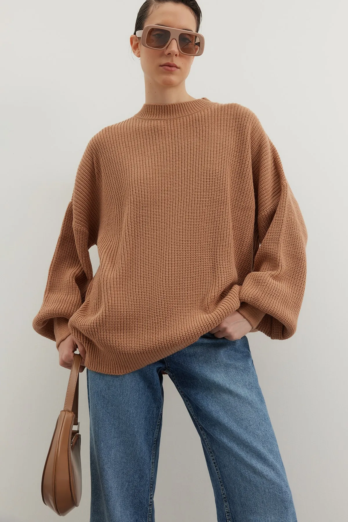 Trendyol Collection  Nerzfarbener Strickpullover mit Rundhalsausschnitt und weiter Passform TWOAW23KZ01448