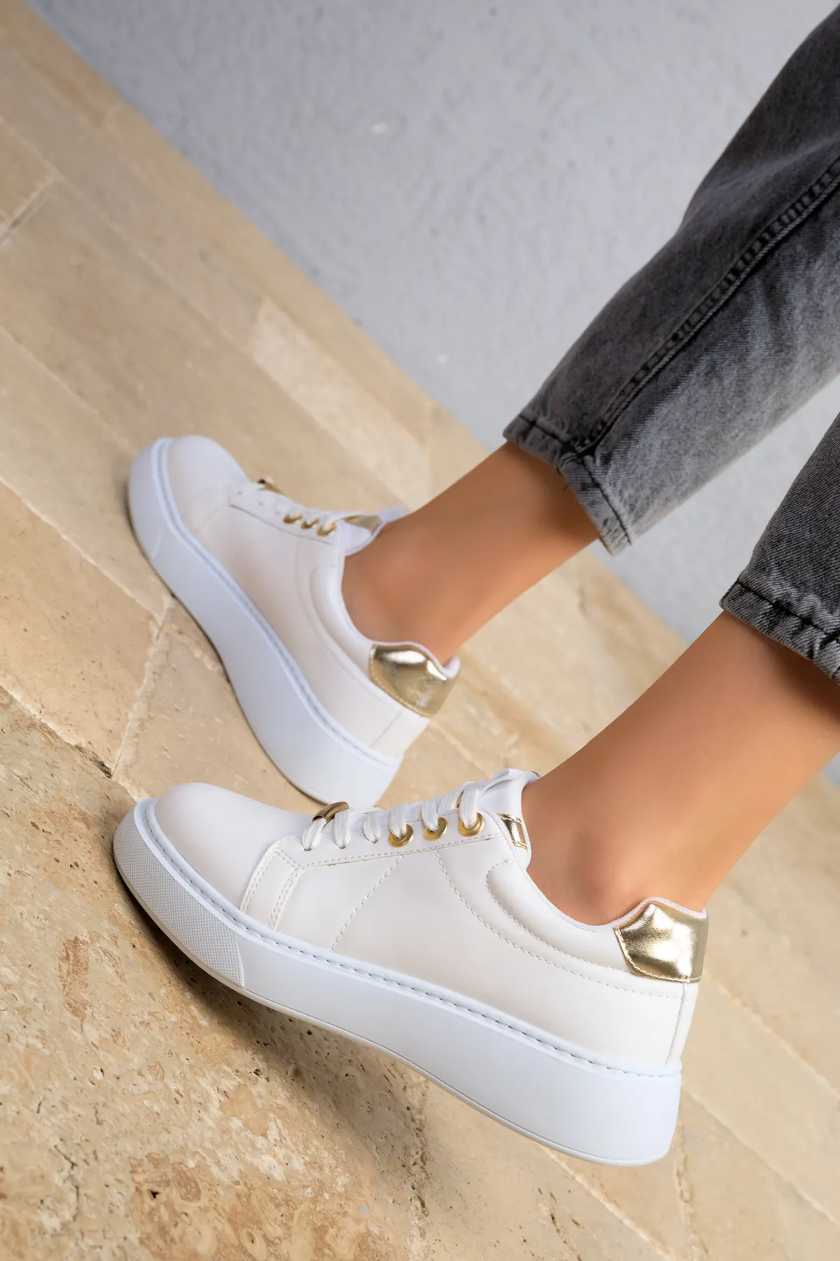 SOHO  Weiß-Gold Damen Sneakers 18532