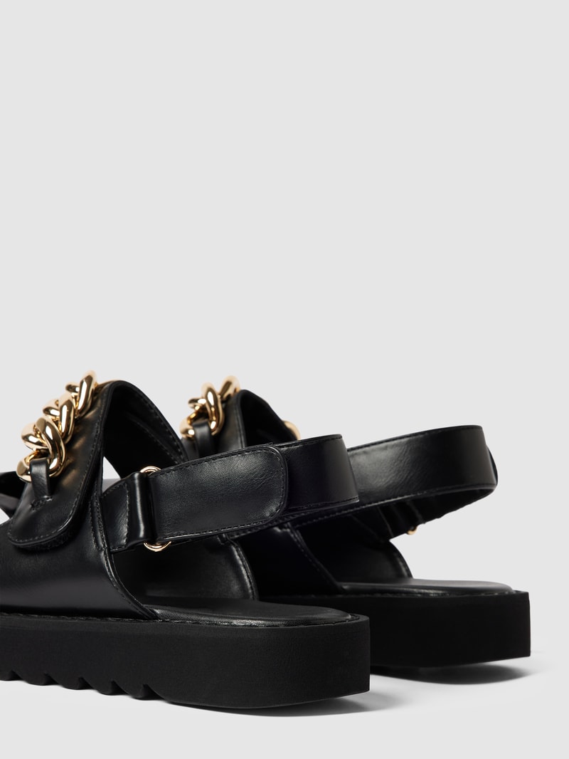 Sandalen mit Gliederkettenapplikation Modell 'MALU' in schwarz