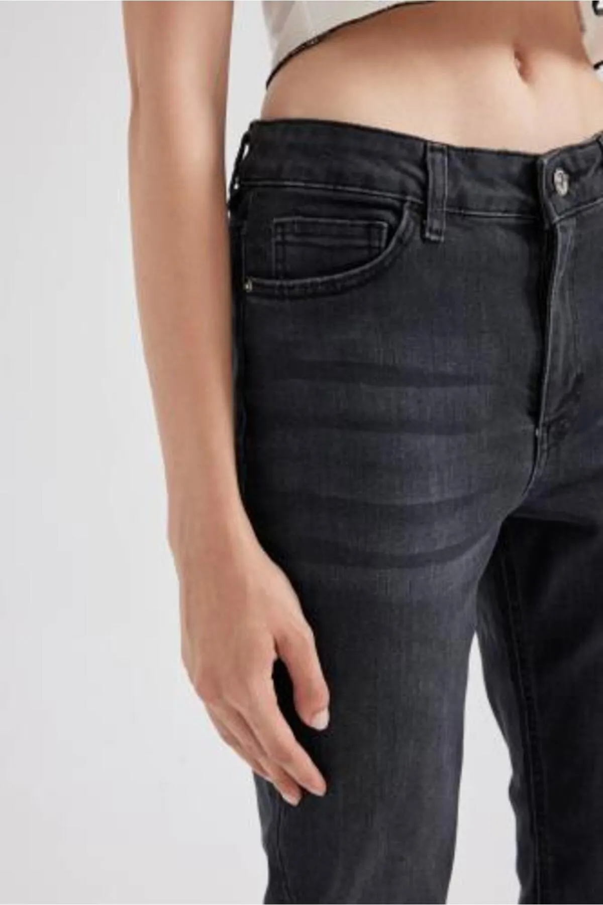 DeFacto  Rebeca Skinny Fit Normale Taille Schmaler Beinausschnitt Lange Jeanshose B1933ax23au