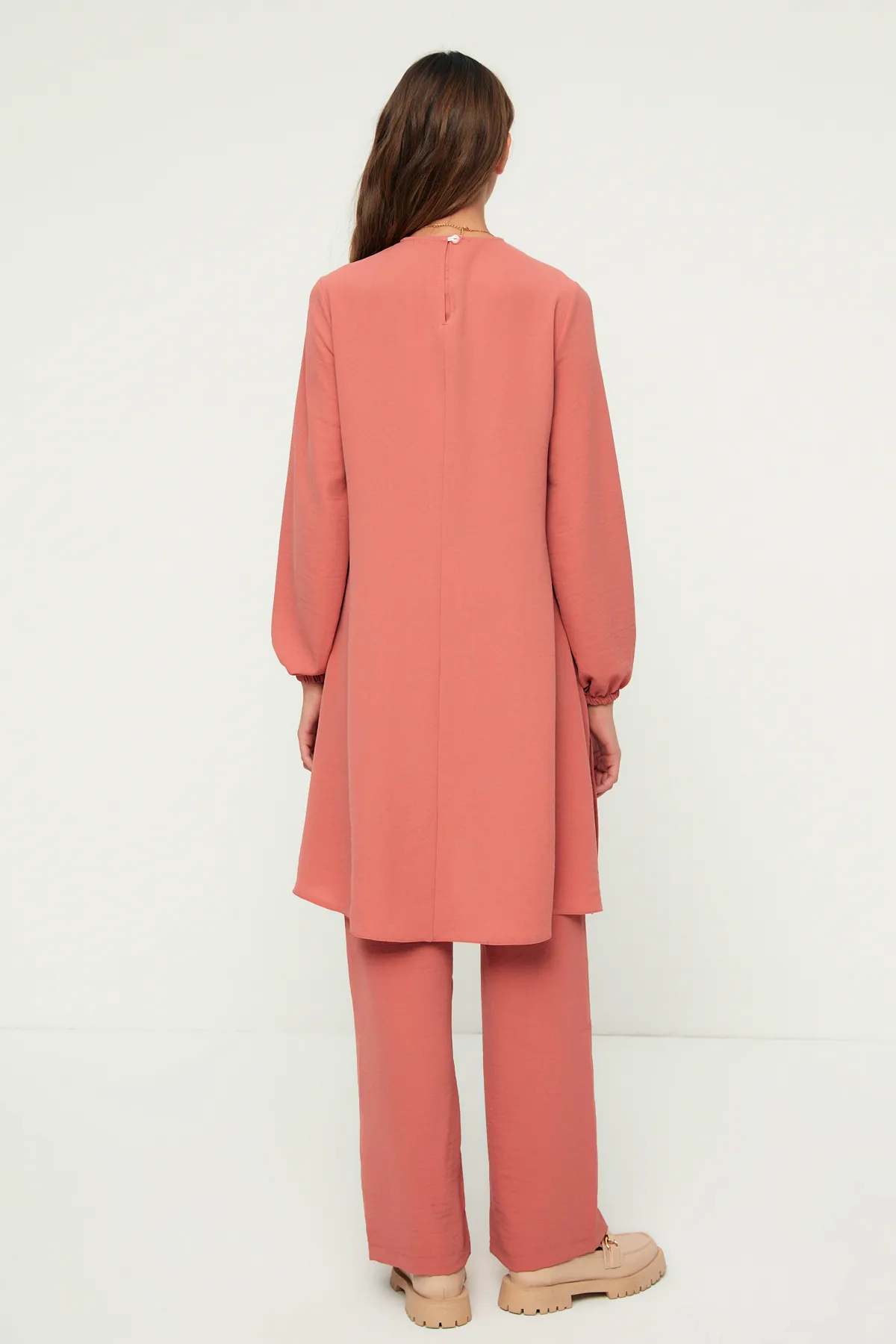 Trendyol Modest  Gewebtes Aerobin-Tunika-Hosen-Set mit elastischen Ärmeln und weitem Bein von Dried Rose TCTSS22US0023