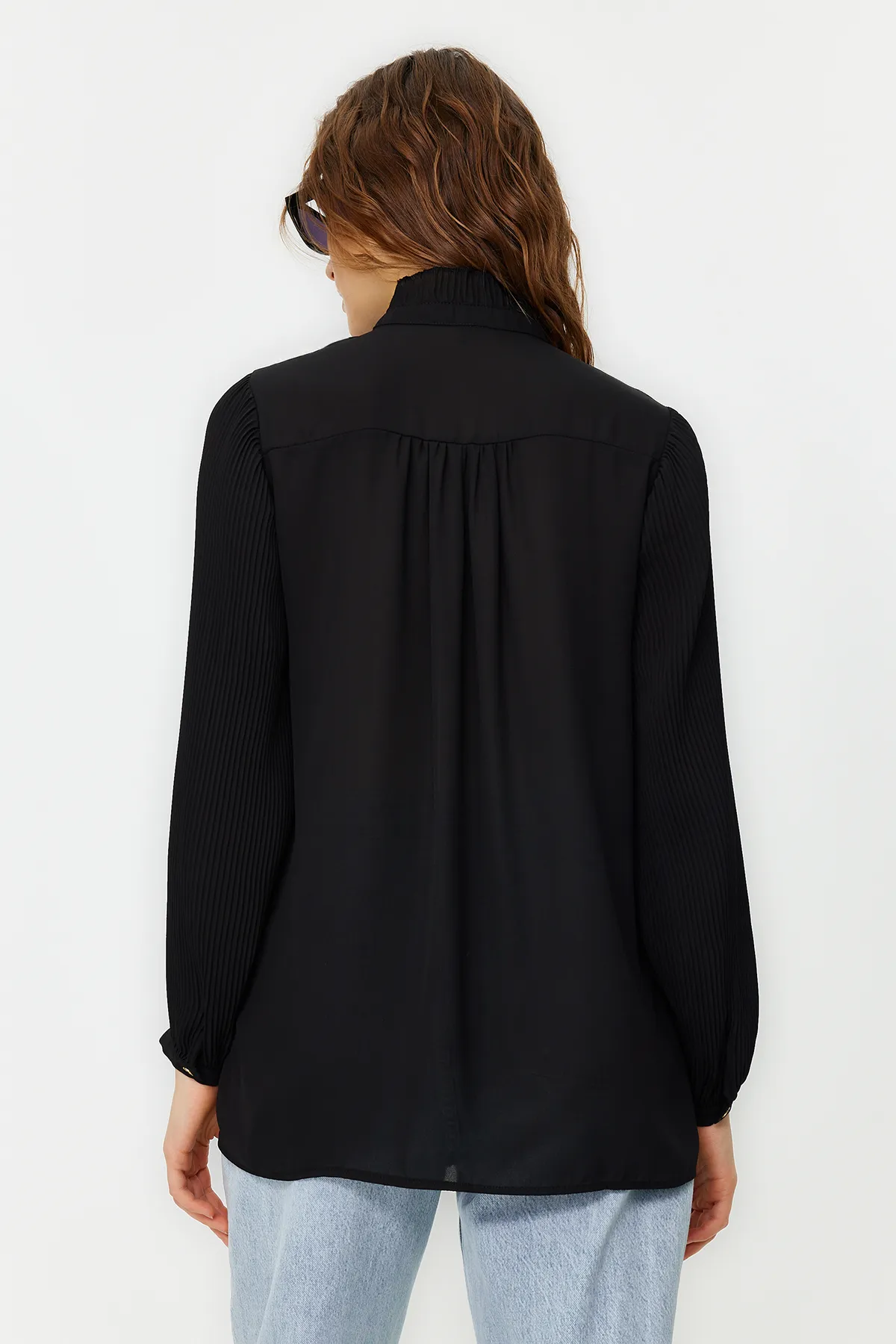Trendyol Modest  Schwarzes, gewebtes Chiffon-Hemd mit Rüschen TCTSS24TG00014
