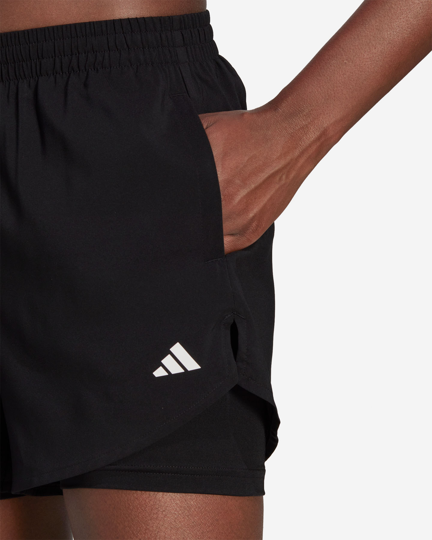 Krótkie buty treningowe Adidas z małym logo W HN1044