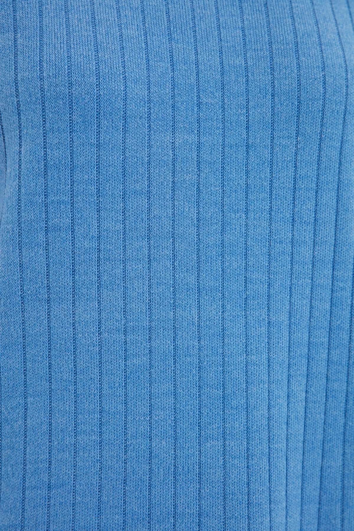 Trendyol Modest  Blaues Strickset mit geripptem Rollkragenpullover und Hose TCTAW22US0101