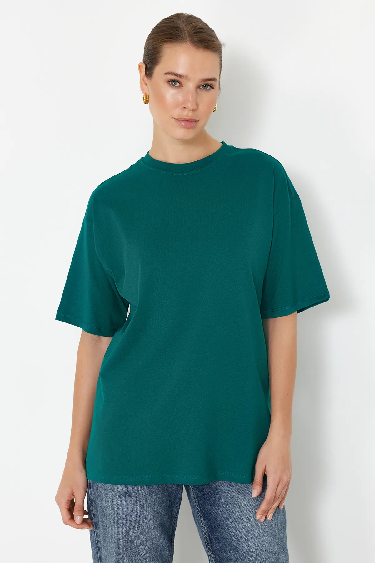 Trendyol Collection  Smaragdgrünes, 100 % Baumwolle, Premium-Übergröße/weite Passform, Rundhalsausschnitt, Strick-T-Shirt TWOSS23TS00040