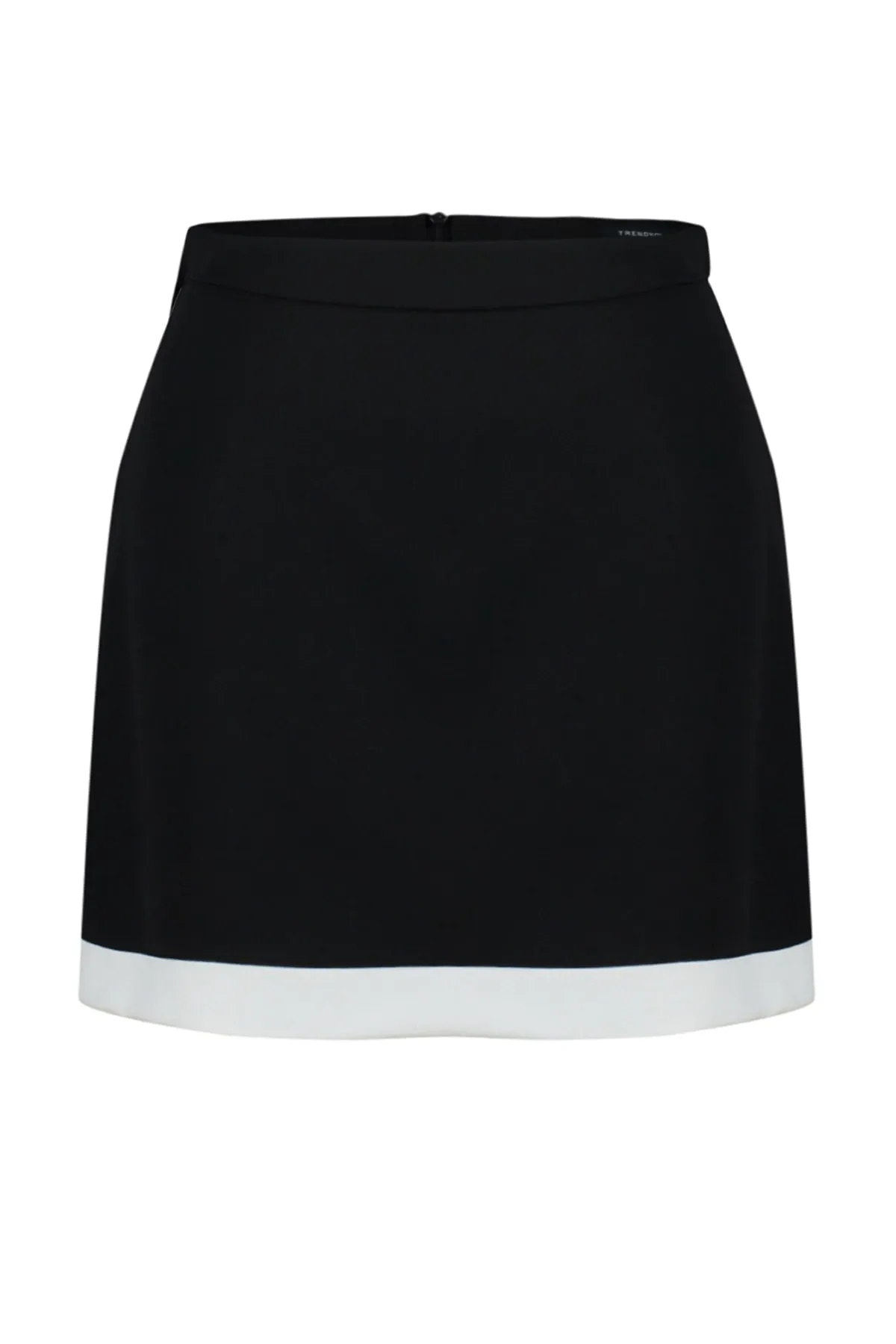 Trendyol Collection  Schwarzer, gestreifter Mini-Webrock mit hoher Taille TWOAW24ET00104