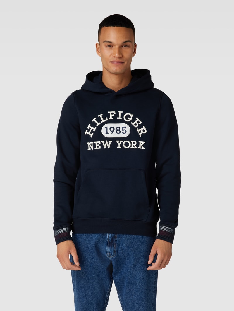 Hoodie mit Label-Stitching Modell 'MONOTYPE COLLEGIATE' in marineblau