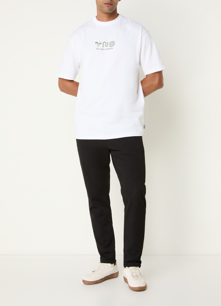 Tricou original nou, cu logo și imprimeu pe spate.