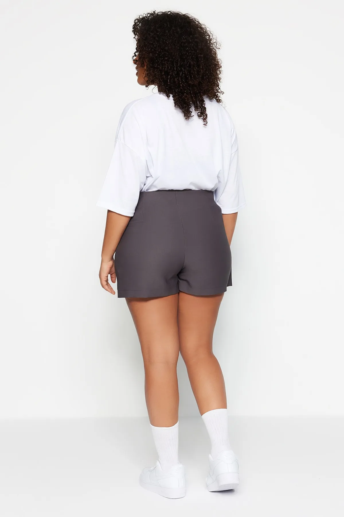 Trendyol Curve  Grauer, gewebter, gebundener Shorts-Rock TBBSS22AP00001