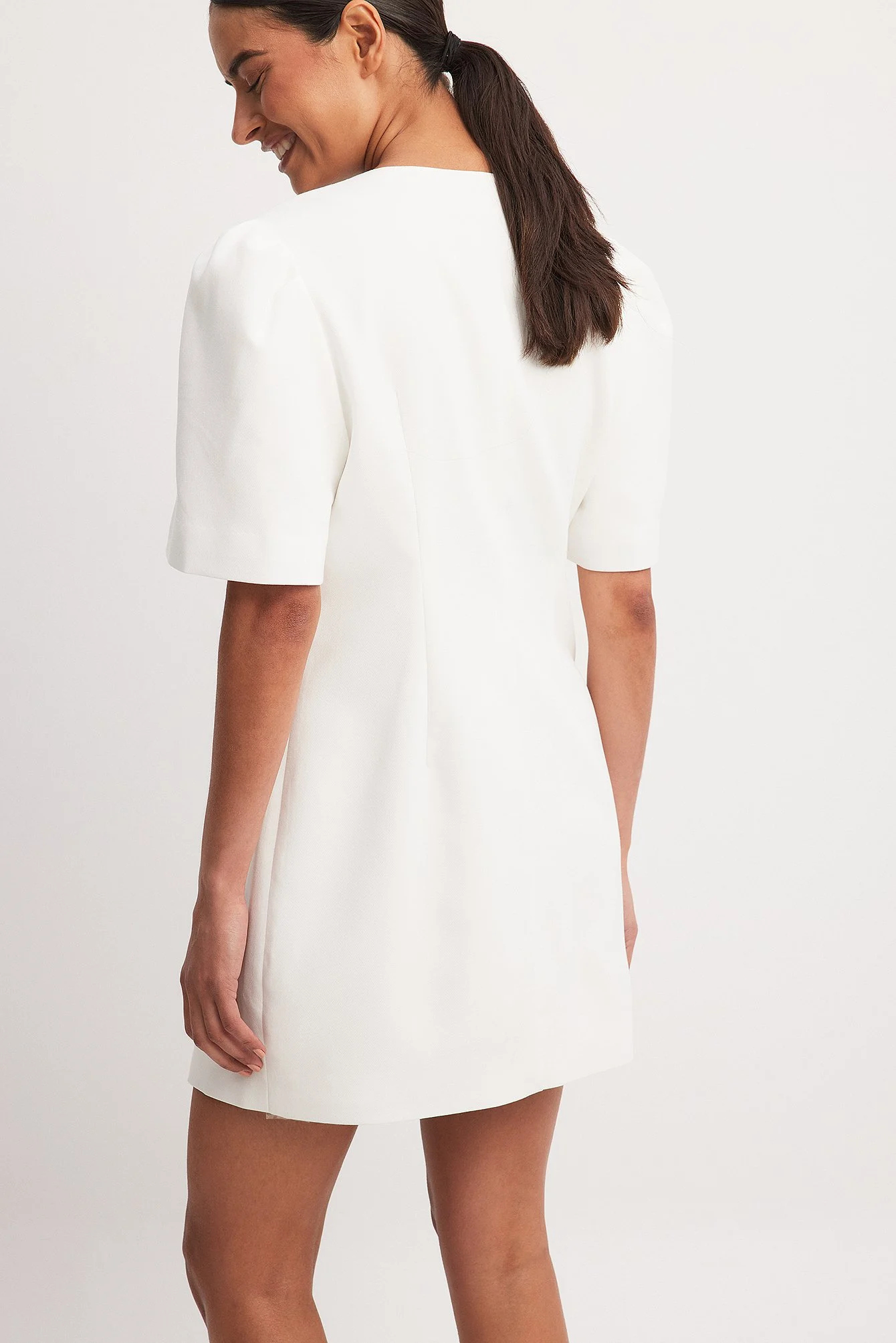 Gewebtes zweireihiges Minikleid