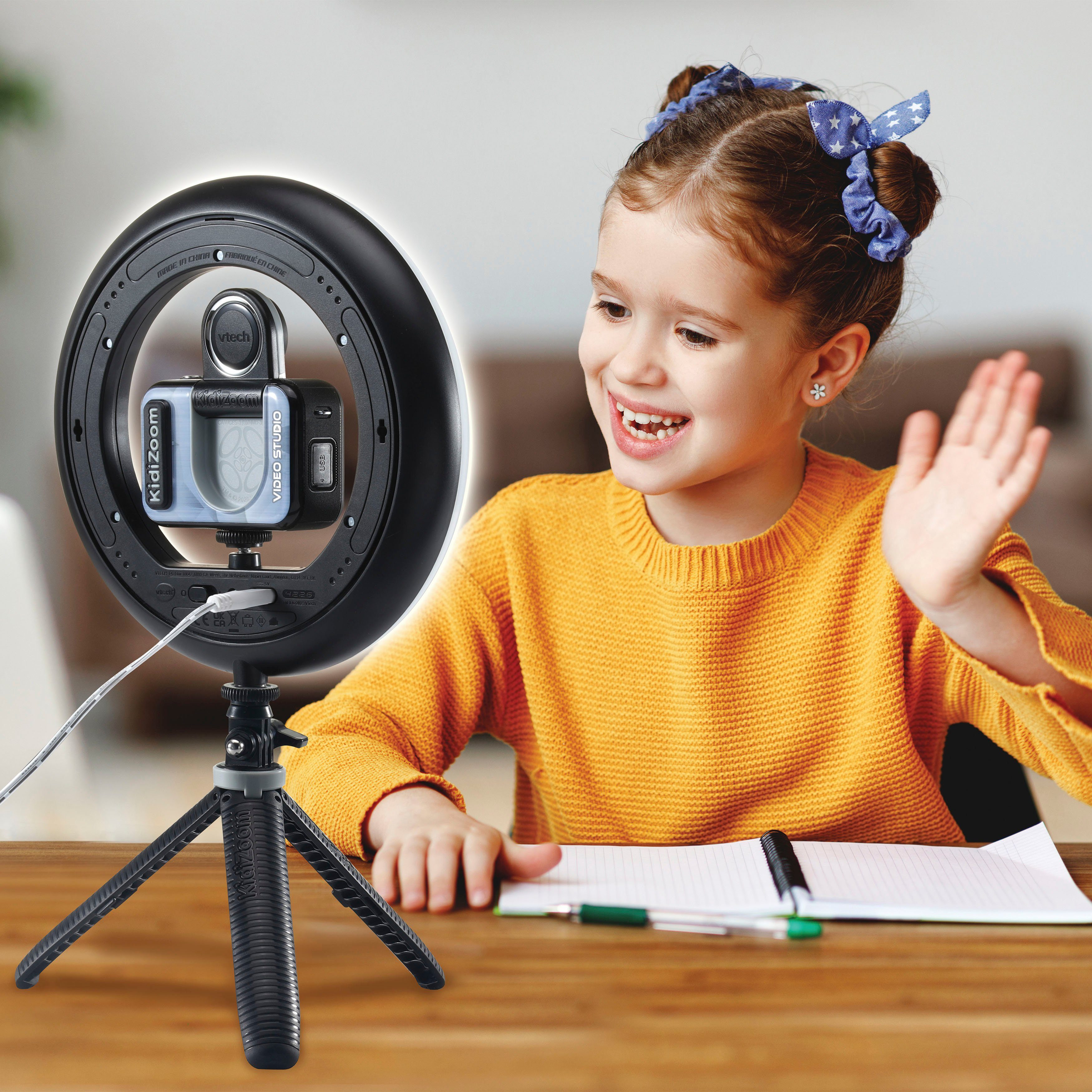 Vtech® KidiZoom Video Studio - Deluxe Bundle Kinderkamera (5 MP, inkl. Selfie-Funktion, Ringlicht und Ministativ)