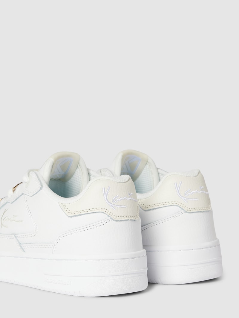 Sneaker mit Label-Details in weiß