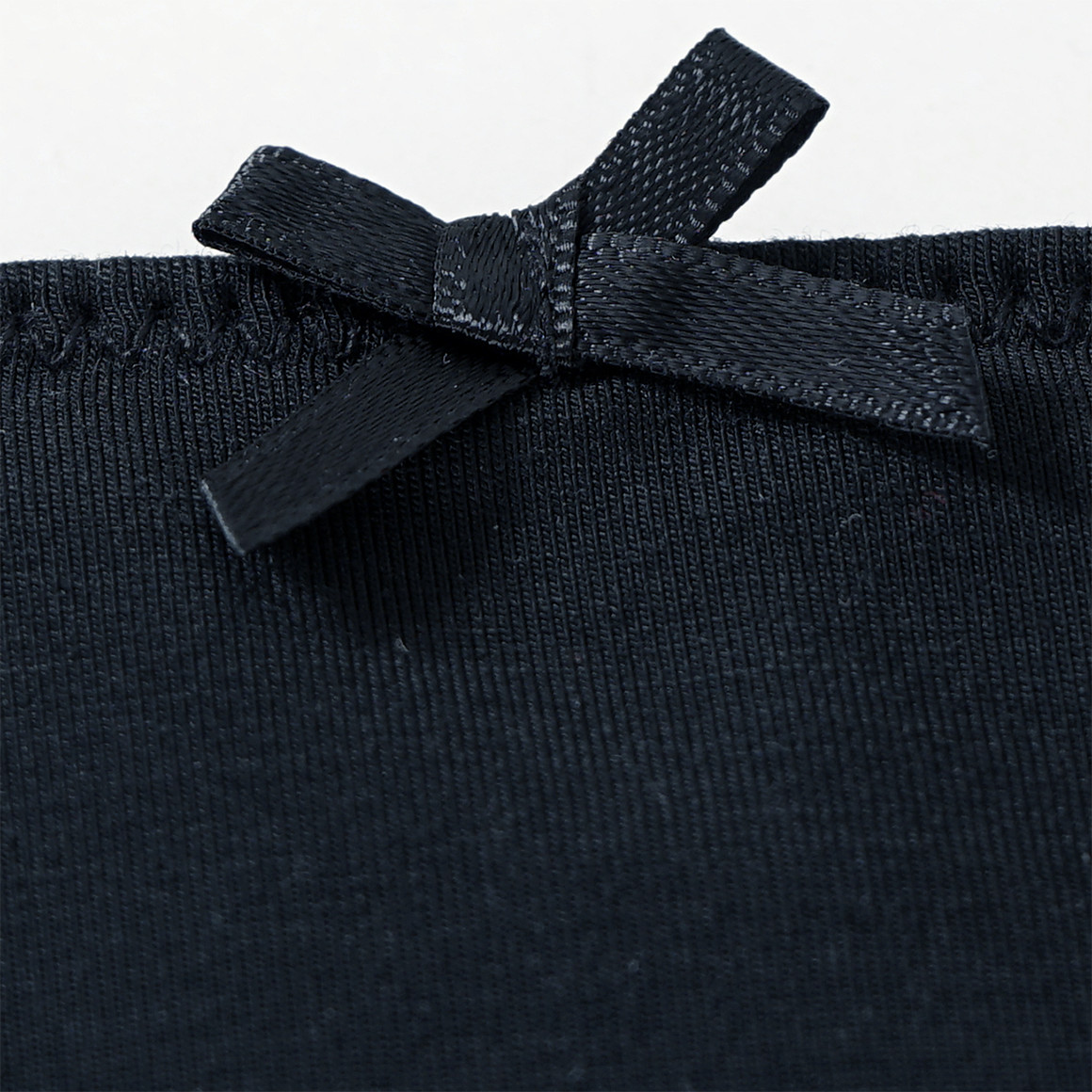 2 Damen Slips mit Spitzenbesatz