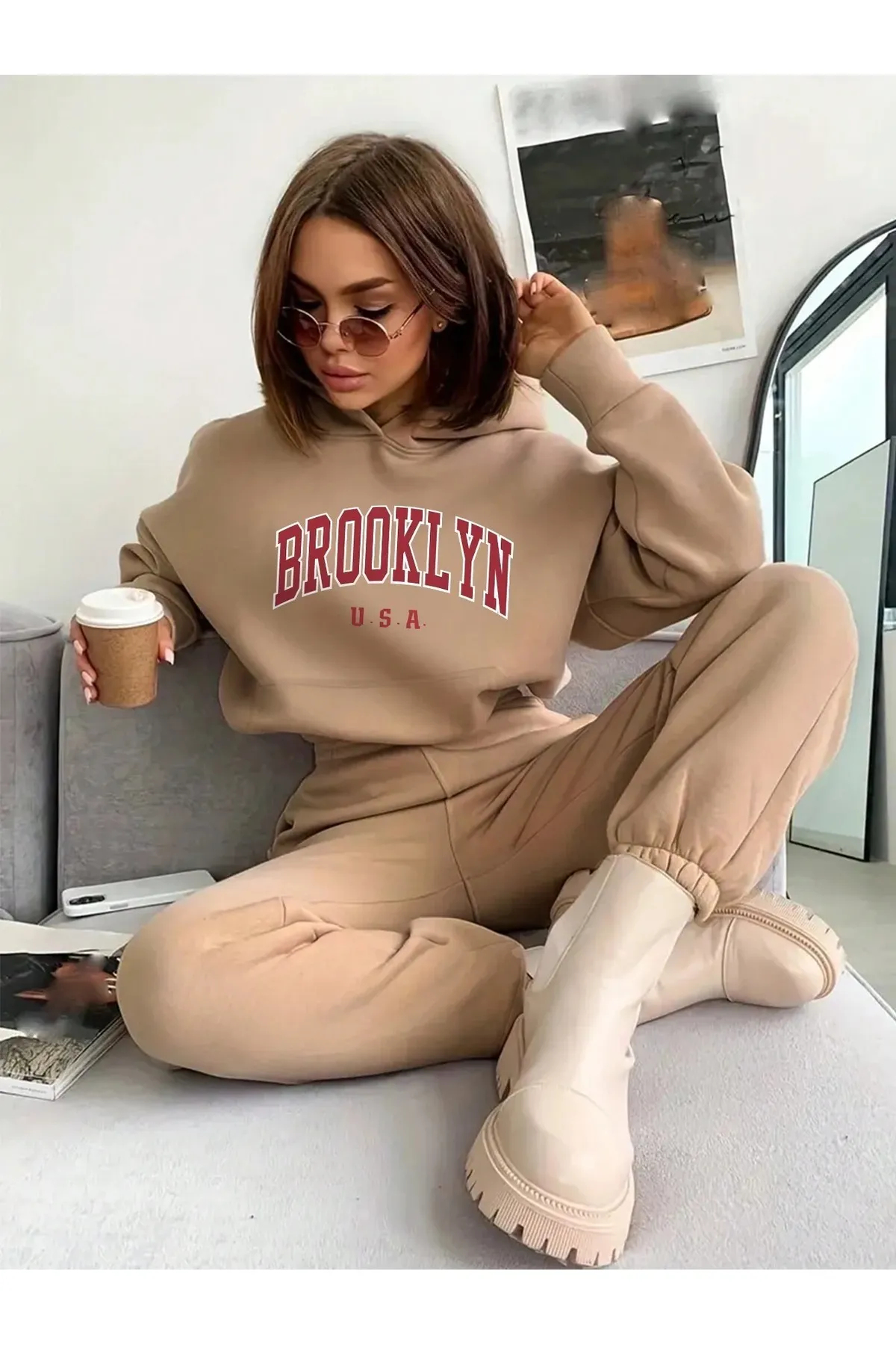 Know  Damen-Trainingsanzug-Set „Brooklyn USA“ in Übergröße mit Print unten und oben in Mink-Optik