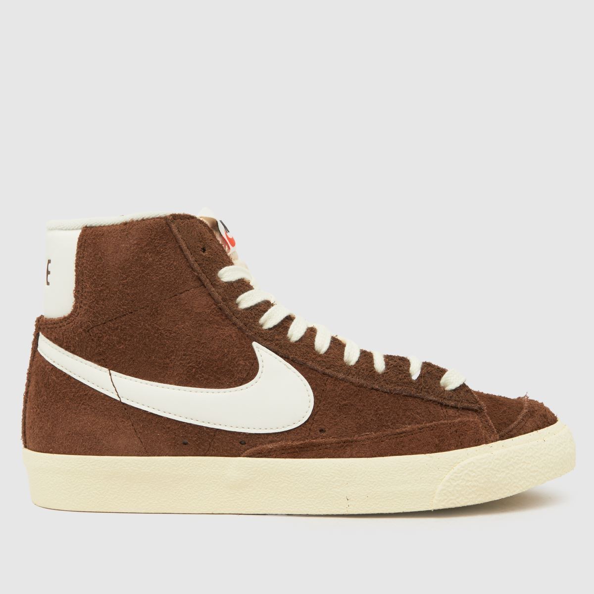 Nike Blazer Mid 77 – Bruna träningsskor