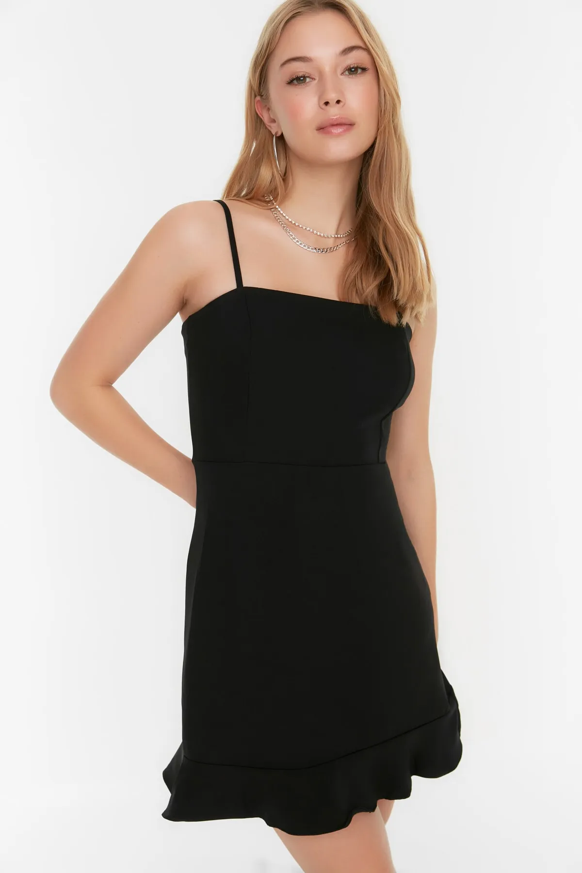 Trendyol Collection  Schwarzes A-Linien-Webkleid mit Super-Mini-Volant TWOSS21EL2881
