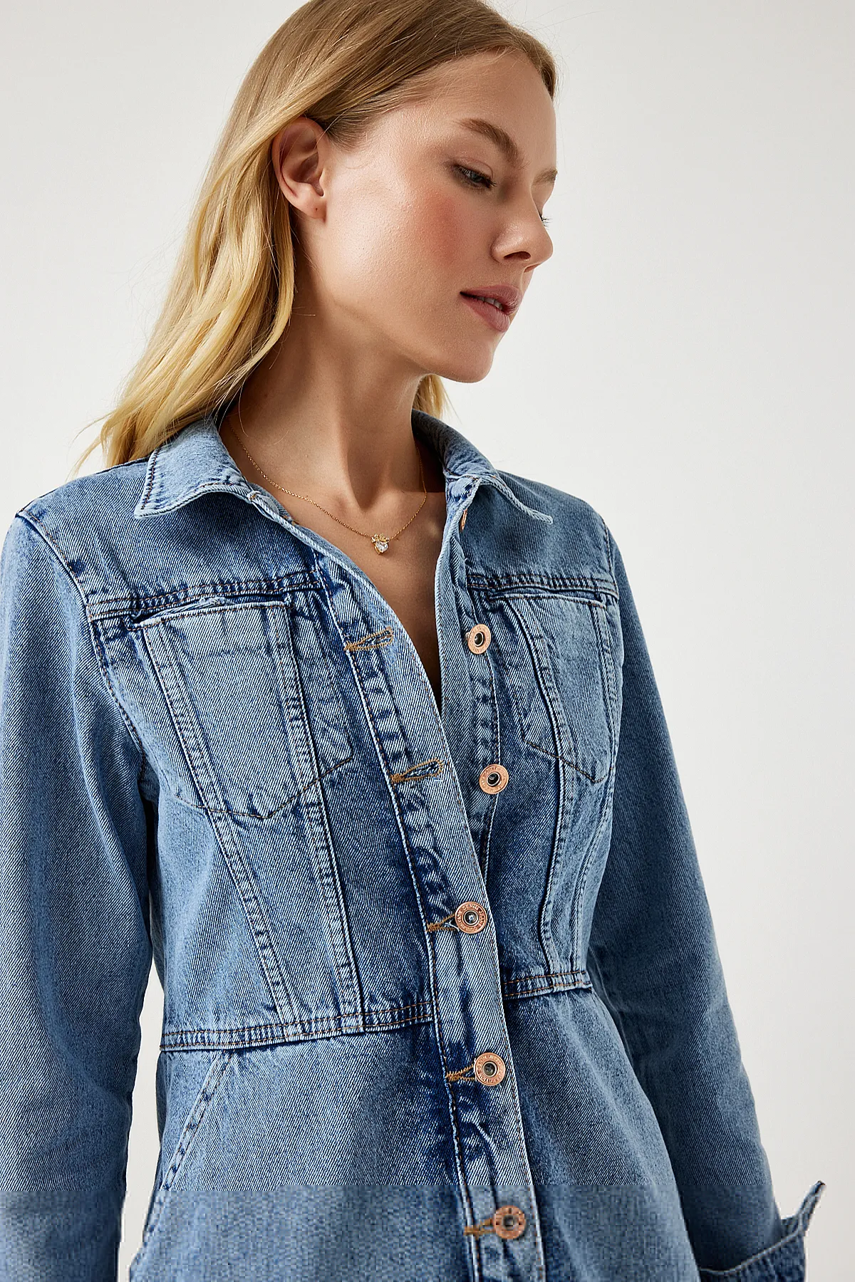 Happiness İstanbul  Hellblaues Mini-Jeanskleid mit Taschen für Damen RV00165