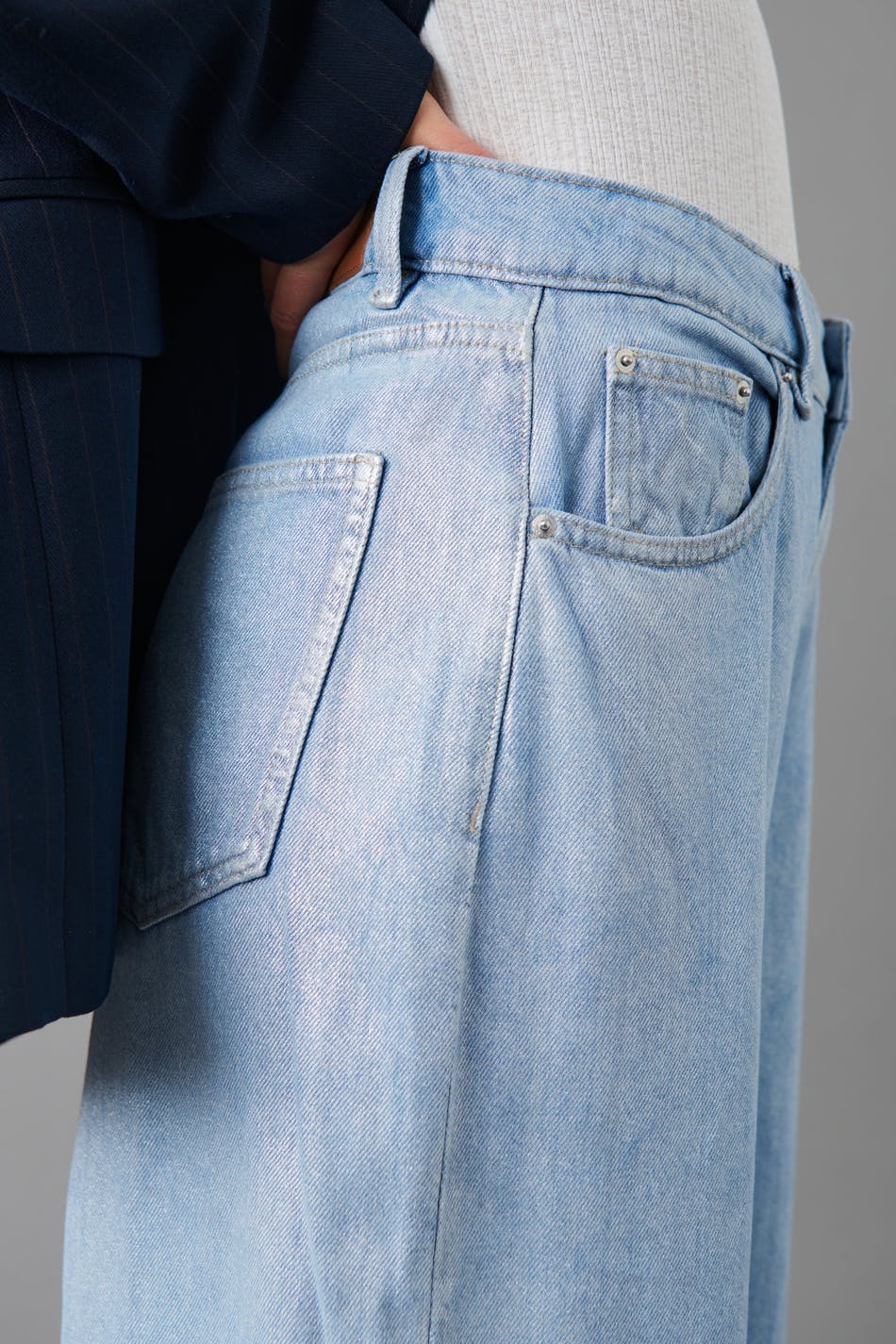 Shiny oversized jeans