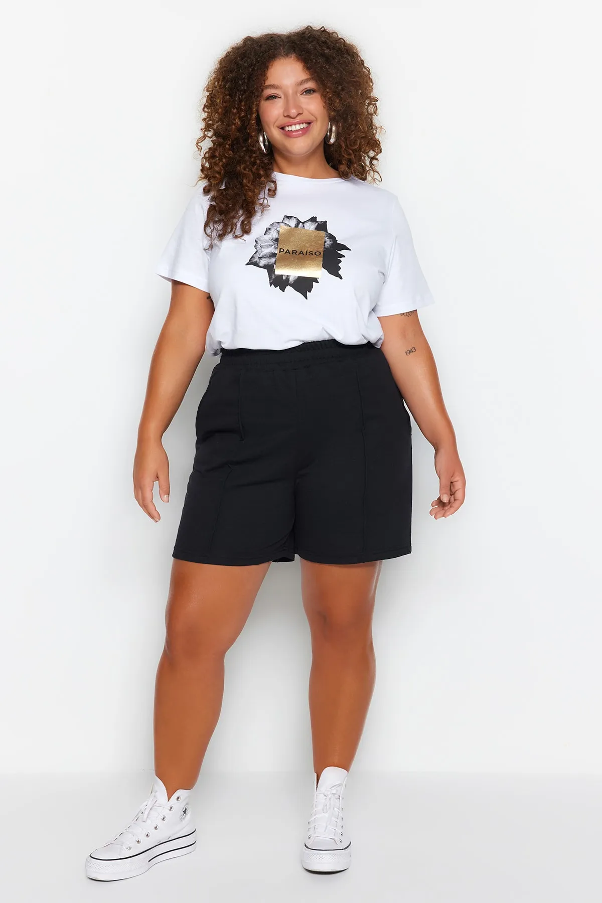 Trendyol Curve  Schwarze, dünne, gerippte Strickshorts TBBSS23AP00004