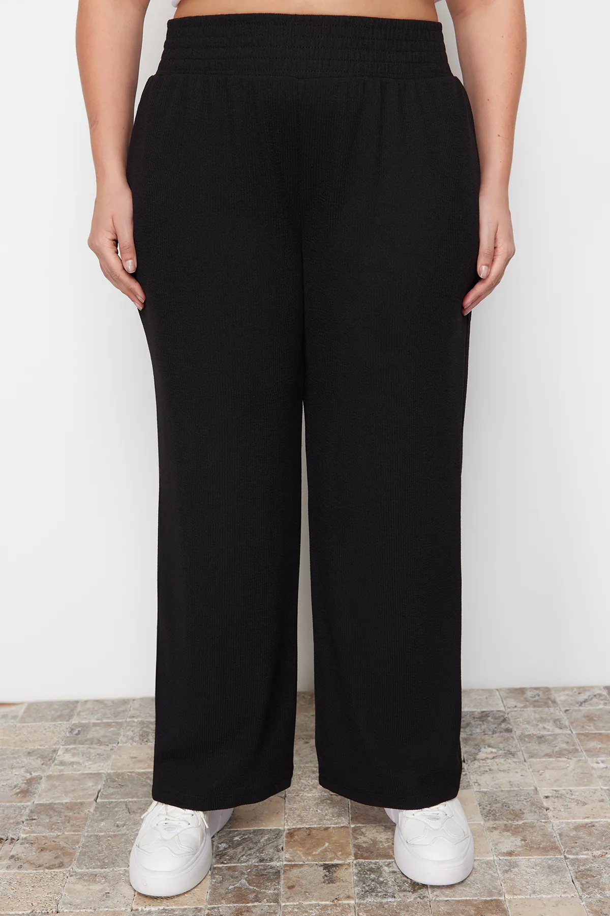 Trendyol Curve  Schwarze Strickhose mit hoher Taille TBBAW24AR00018