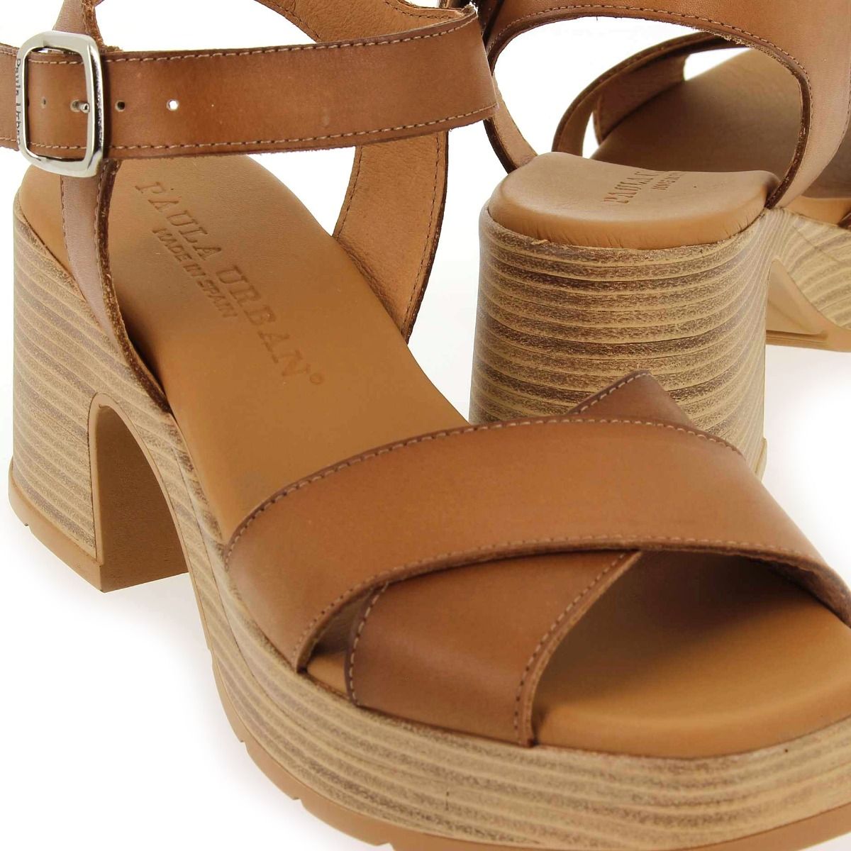 Paula Urban  25549 - Camel