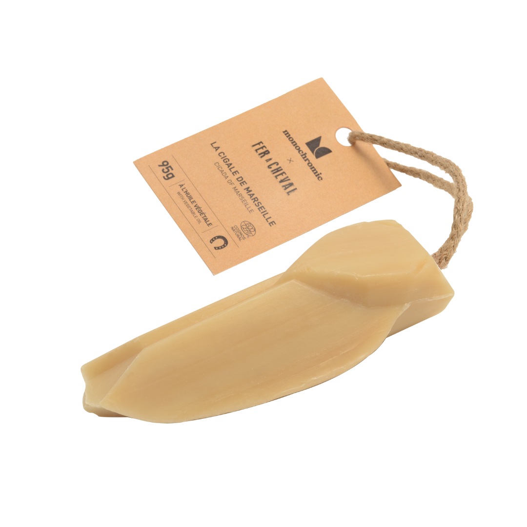 Monochromic Vegetal Cicada Horseshoe with Hanging Rope