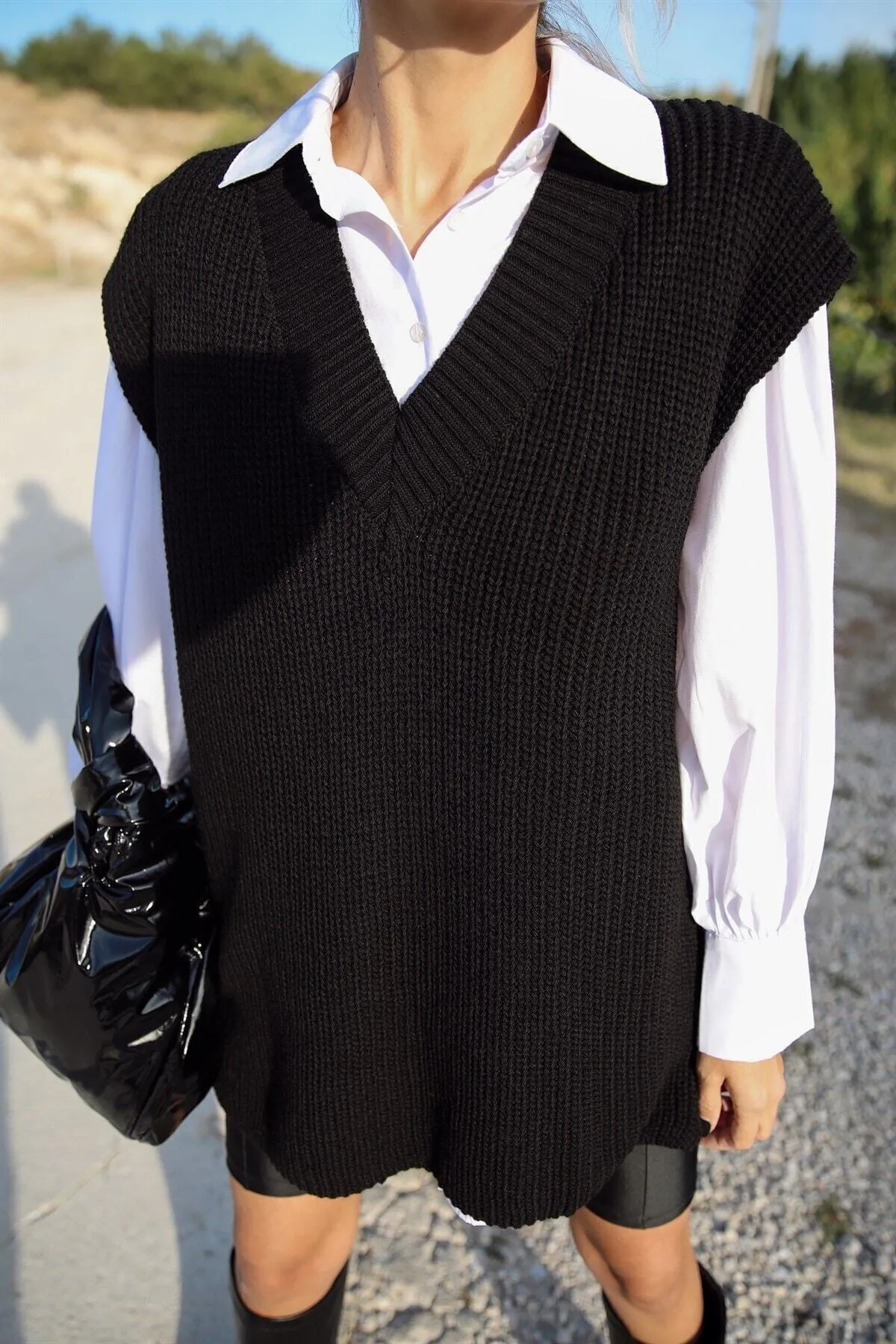 Tüy boutique  Schwarzer Pullover mit V-Ausschnitt